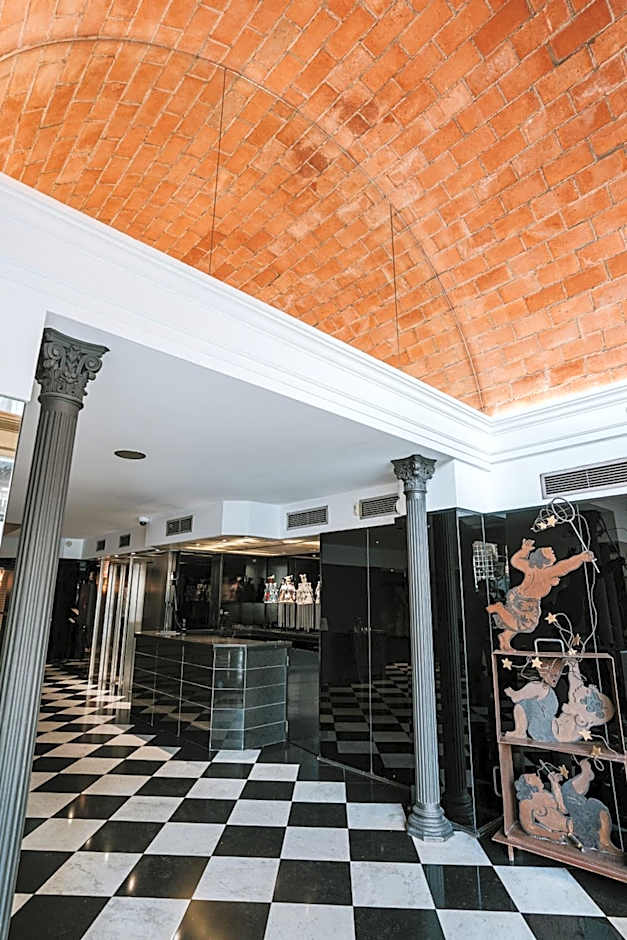 Hotel Gran Derby Suites