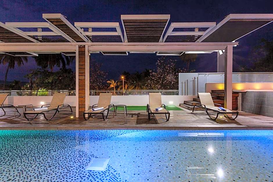 Ramada by Wyndham Acapulco Hotel & Suites