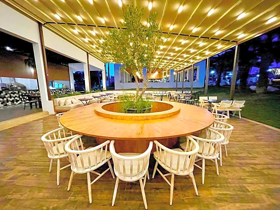 LAUR HOTELS Experience & Elegance