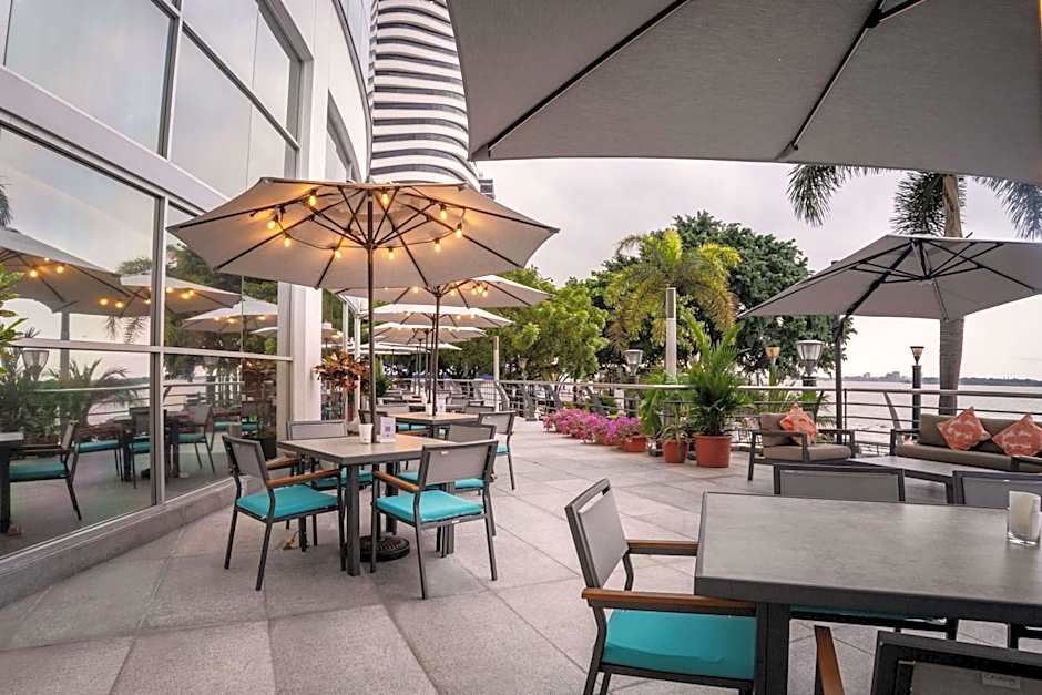 Wyndham Guayaquil, Puerto Santa Ana