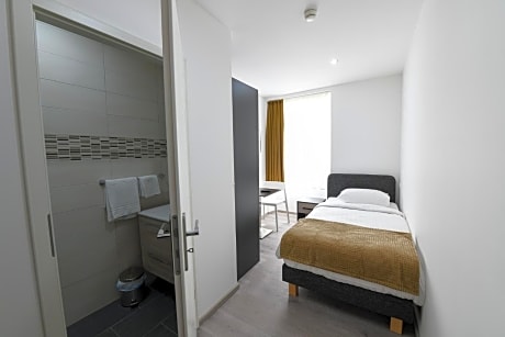 Single Room with Shared Toilet