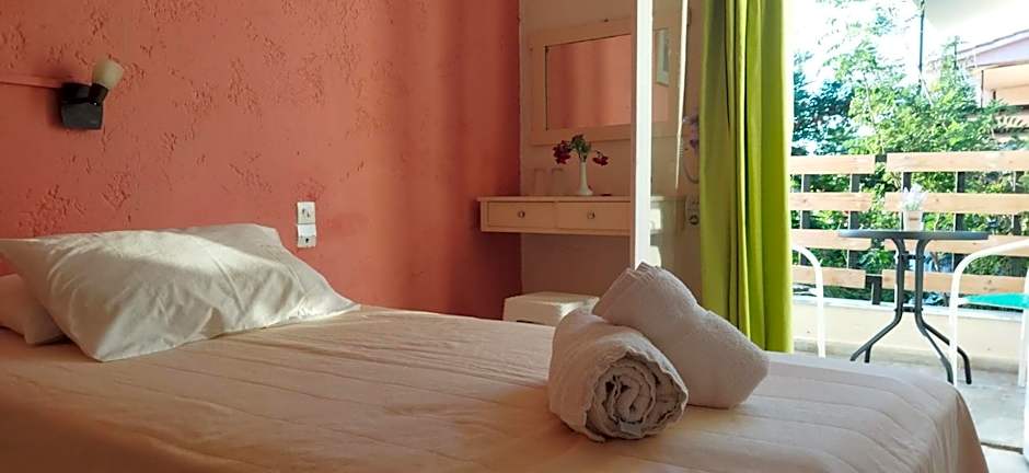 Cleo Rooms 250m from the beach