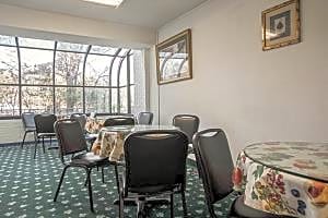 Quality Inn Airport-Near Uptown