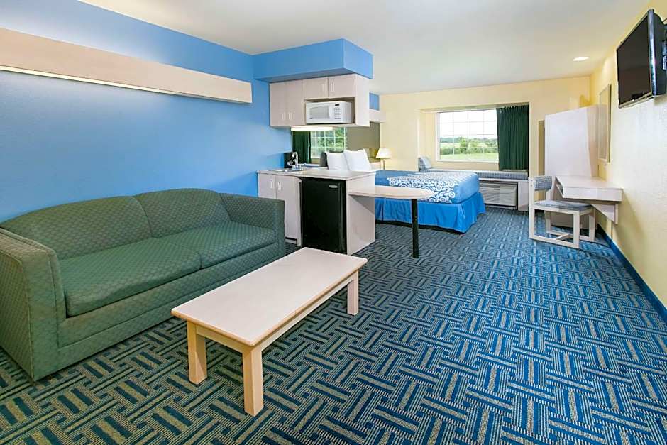 Days Inn & Suites by Wyndham Pryor