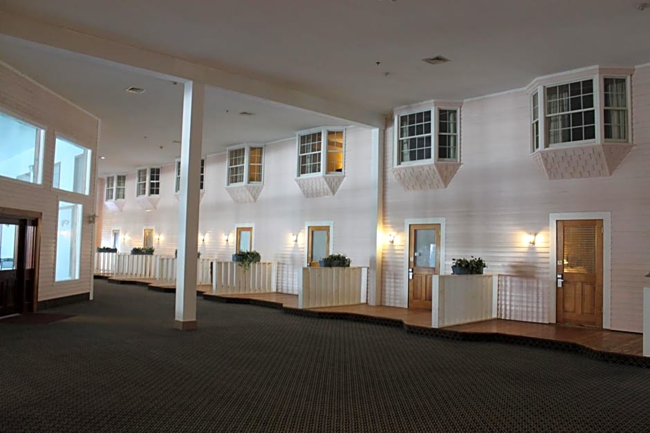 Whalers Inn and Suites