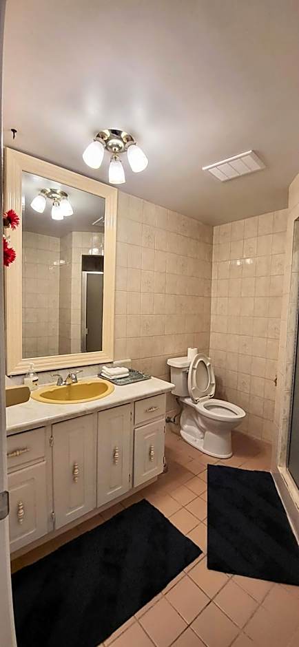 Cozy Home Close to Attractions in Niagara Falls