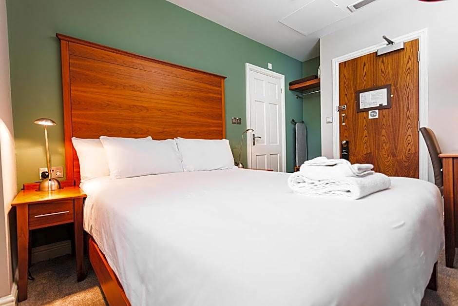 The Dog & Doublet Inn