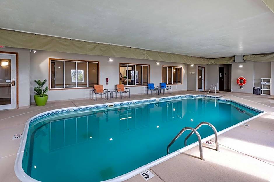 Comfort Inn & Suites Greenville I-70