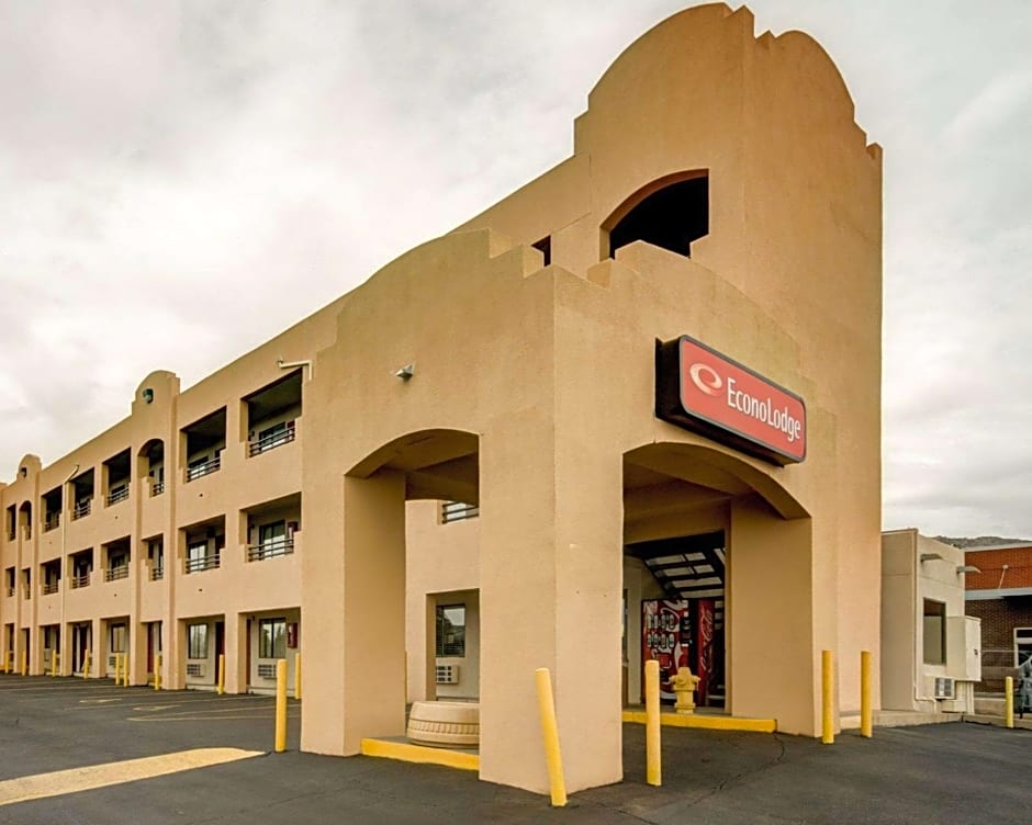 Econo Lodge East