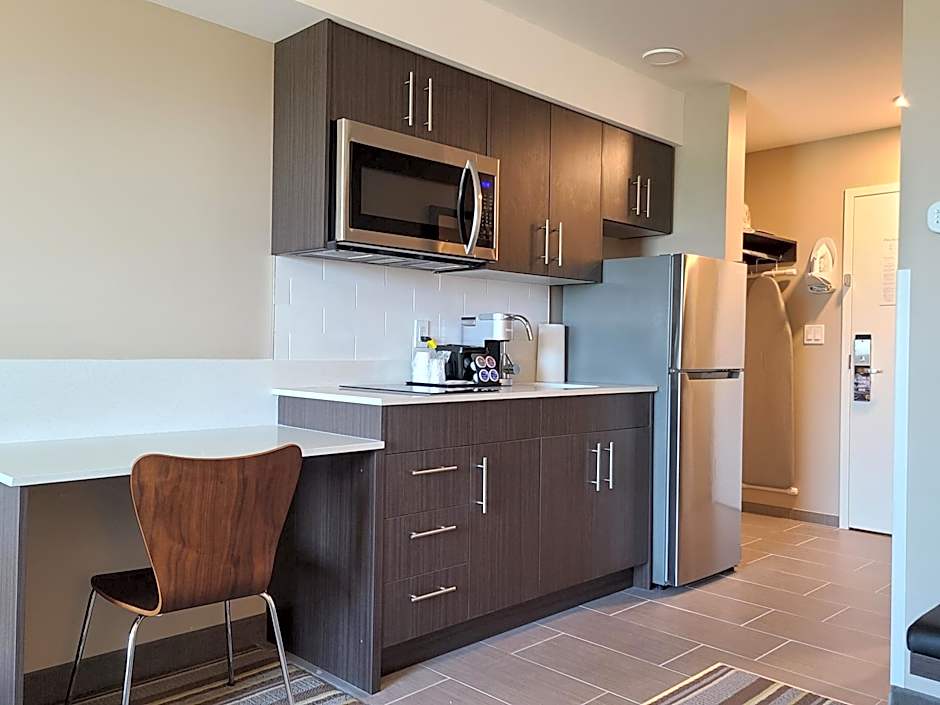 Super 8 by Wyndham Thompson