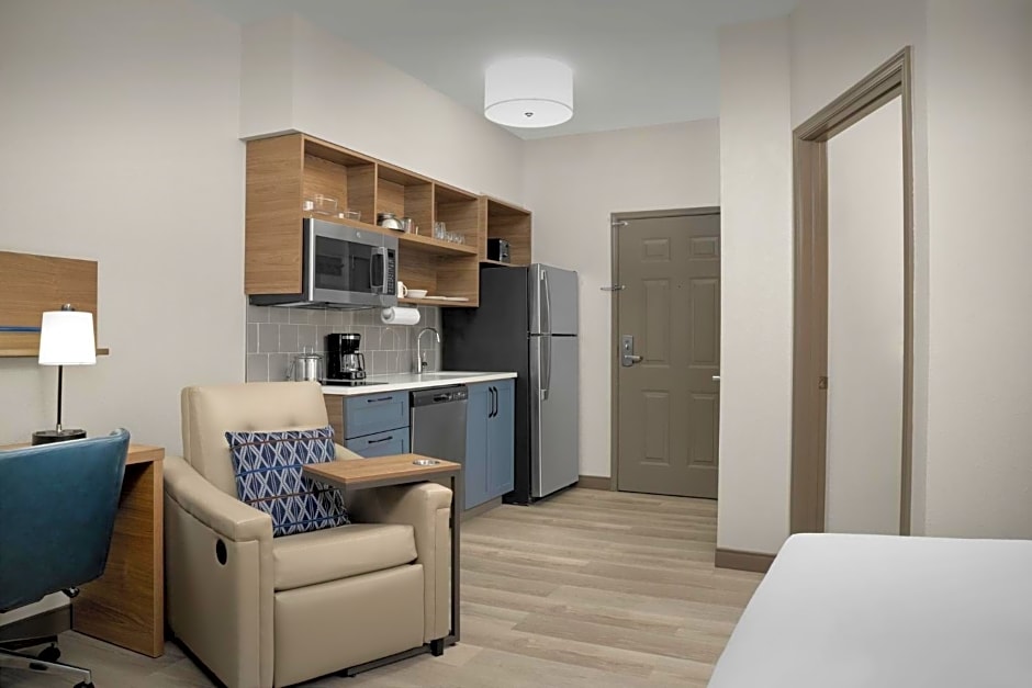 Candlewood Suites Alexandria - Fort Bevoir