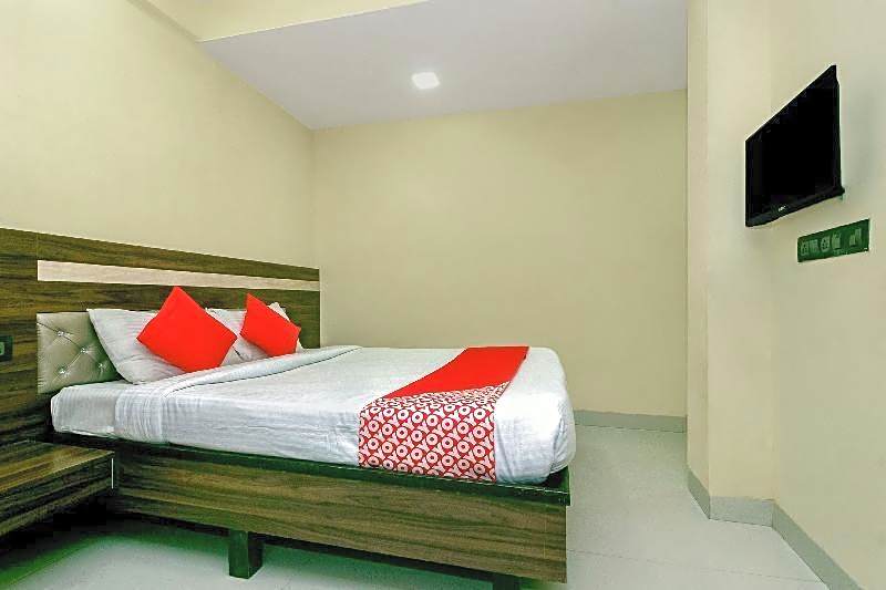 OYO 23656 Parimeet Hotel