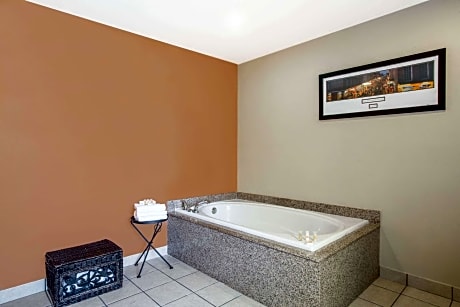 Studio Suite with 1 King Bed, Non-Smoking