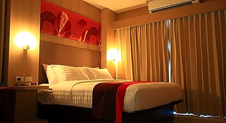 1 King Bed Non-Smoking Standard