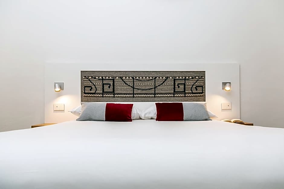 Domu Qirat - Authentic Rooms & Terraces