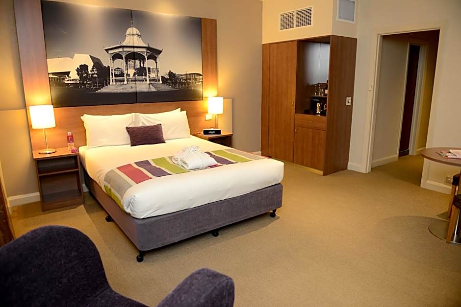 Photo 1 of 6 of Privilege 1 Queen Bed