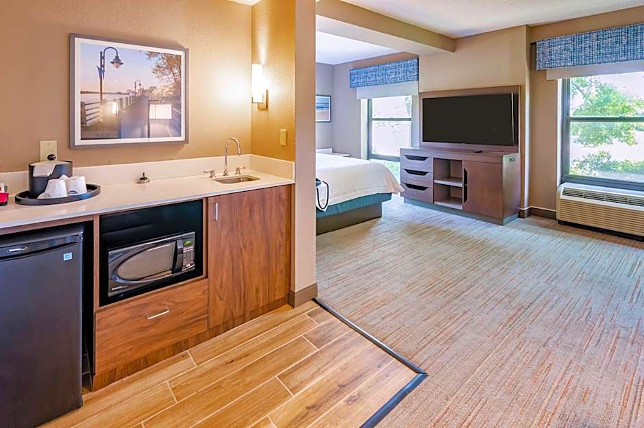 Photo 1 of 7 of 1 King Bed with Sofabed