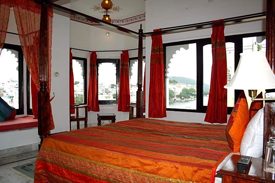 Foto 1 daripada 6 — Palace Suite with Lake View