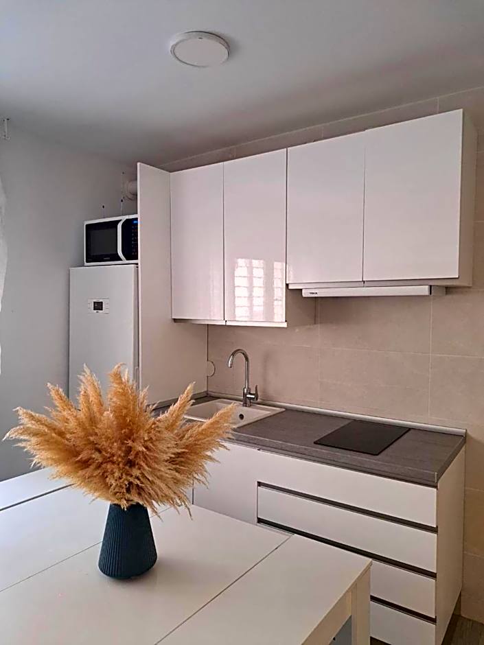 Cozy Apartment up to 6 persons 3 min to Metro