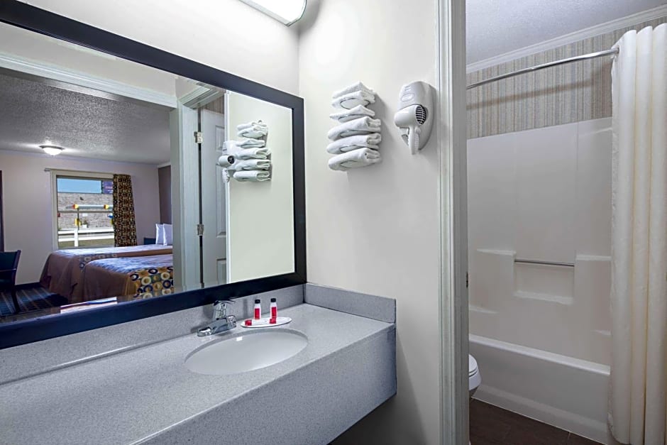 Travelodge by Wyndham Orangeburg
