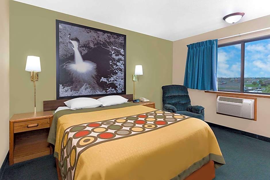 Super 8 by Wyndham Antigo