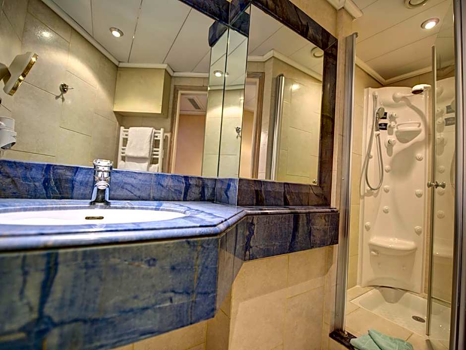 Hotel Du Midi Paris Montparnasse