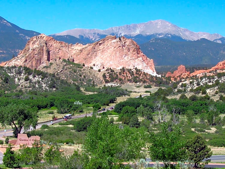 Holiday Inn Express & Suites Colorado Springs Central, an IHG Hotel