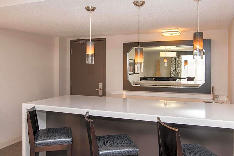 Sheraton Minneapolis West Hotel