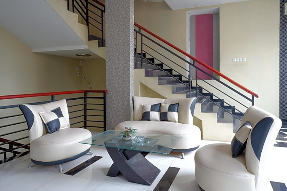 RedDoorz near Monumen Habibi Ainun