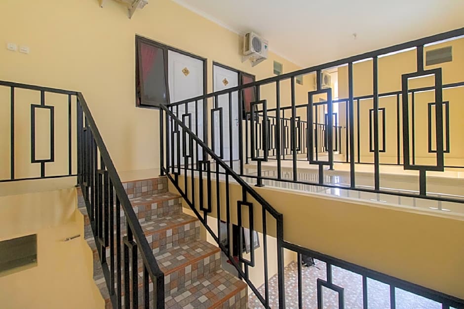 RedDoorz Syariah near Politeknik Negeri Madiun