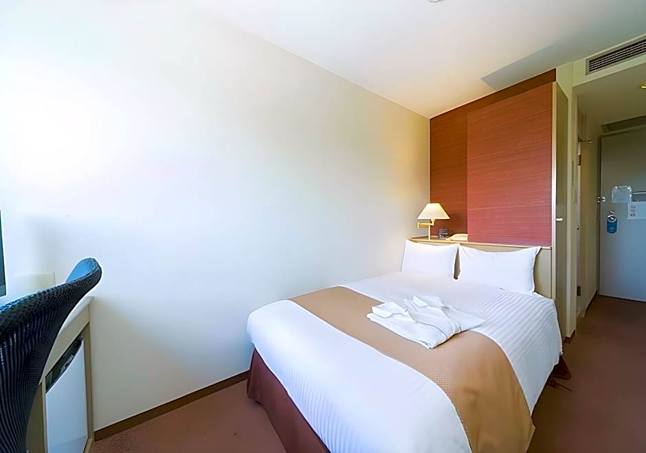 Minamisenri Crystal Hotel