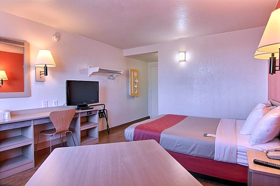 Motel 6-Fargo, ND - West Acres - North Fargo