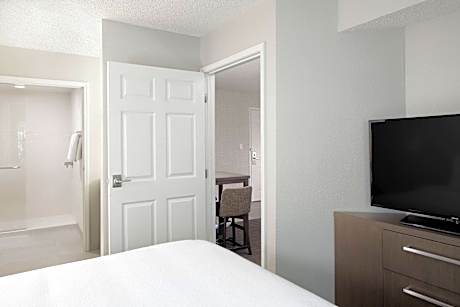 2Bedroom Ste ADA/RI Showr, 2 Bedroom Larger Suite, Roll-in Shower