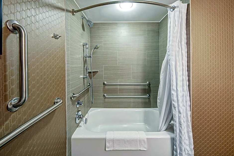 DoubleTree By Hilton Decatur Riverfront