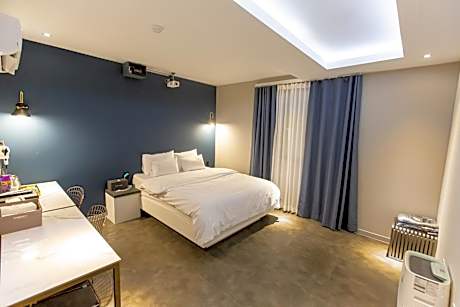 Deluxe Double Studio