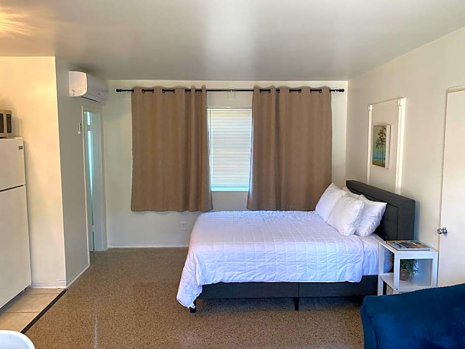 Tiana Beach Inn