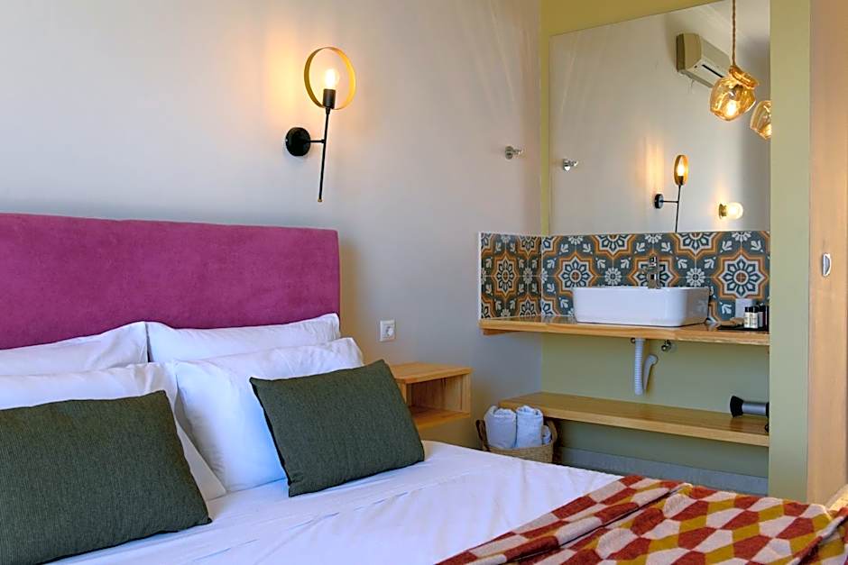 Batelo - Adults Only