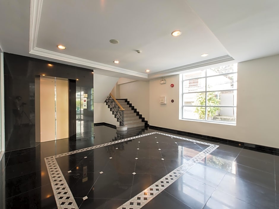 Romance Hotel Srinakarin