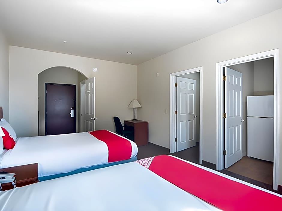 OYO Townhouse Clute Lake Jackson