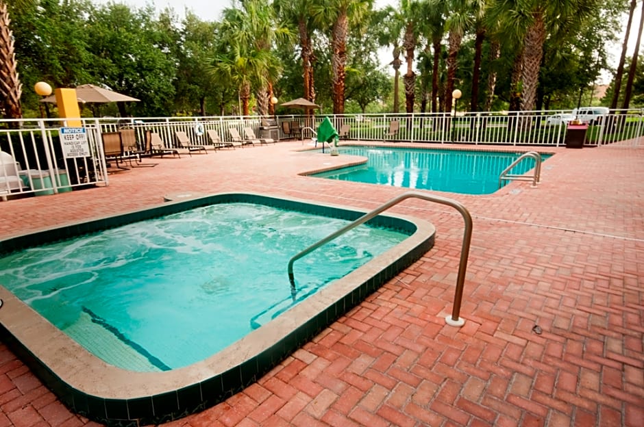 Americlnn Hotel & Suites