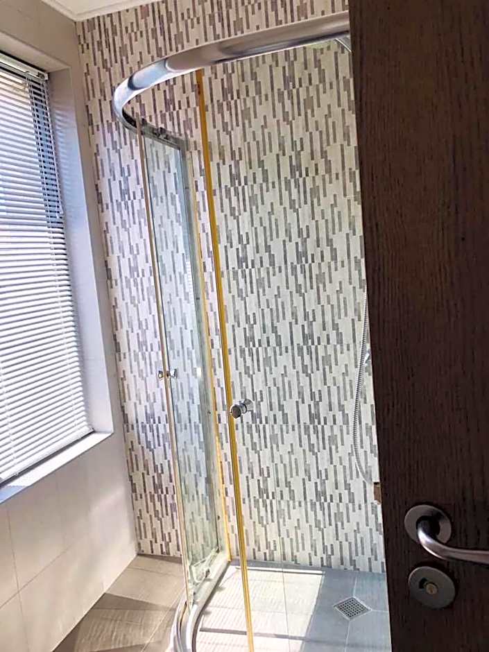 Executive Rooms and Suites Play