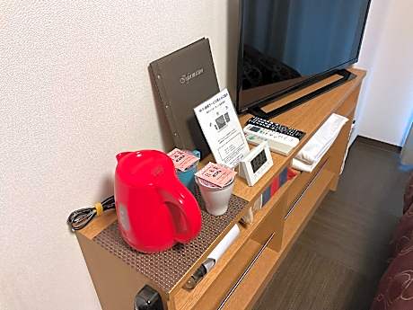 Non-smoking Single Room with Unit Bath