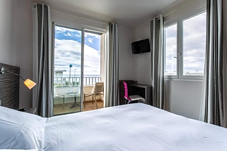 Double Room with Balcony and Sea Side