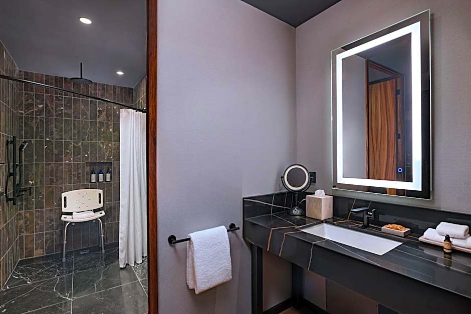 VETTA, DISTRITO UNO, AUTOGRAPH COLLECTION