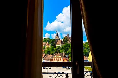 Queen Duplex Room With Citadel View