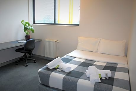 Double Room in Shared Apartment with Shared Bathroom