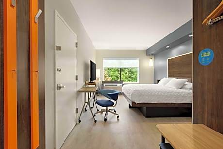 1 King Bed