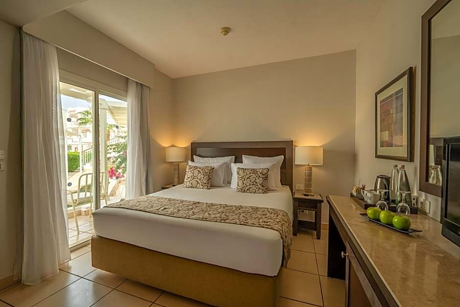 Photo 1 of 5 of Standard 1 Queen Bed, Pool View