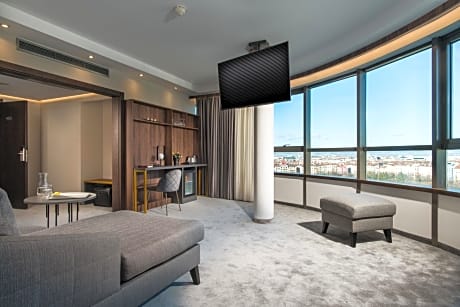 Panoramic One-bedroom Suite - High Floor