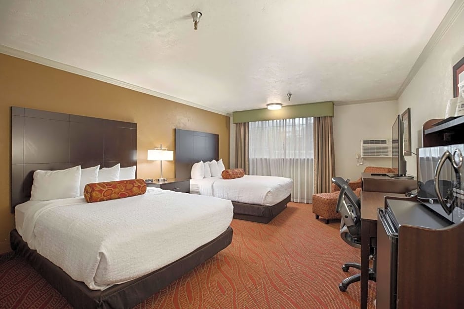 Best Western Plus Parkway Inn